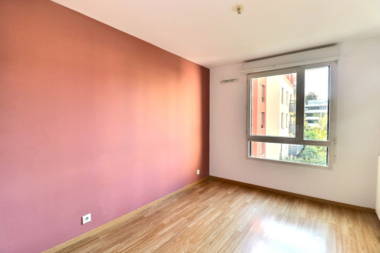 
                                                Vente
                                                 3 pièces avec terrasse - centre ville - 2015