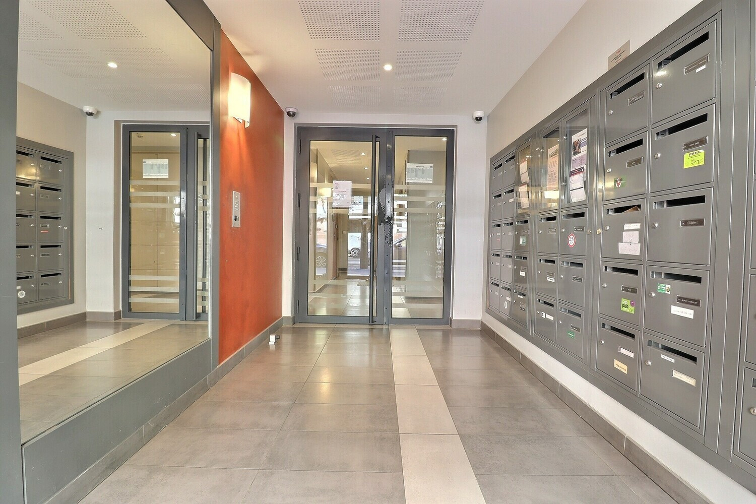 
                                                Vente
                                                 3 pièces avec terrasse - centre ville - 2015