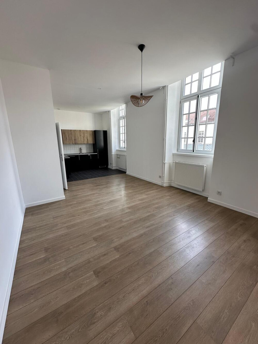 
                                                Location
                                                 3 PIECES - AVENUE CHARLES DE GAULLE