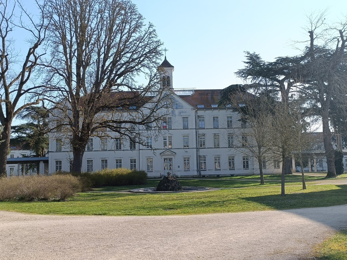 
                                                Location
                                                 3 PIECES - AVENUE CHARLES DE GAULLE