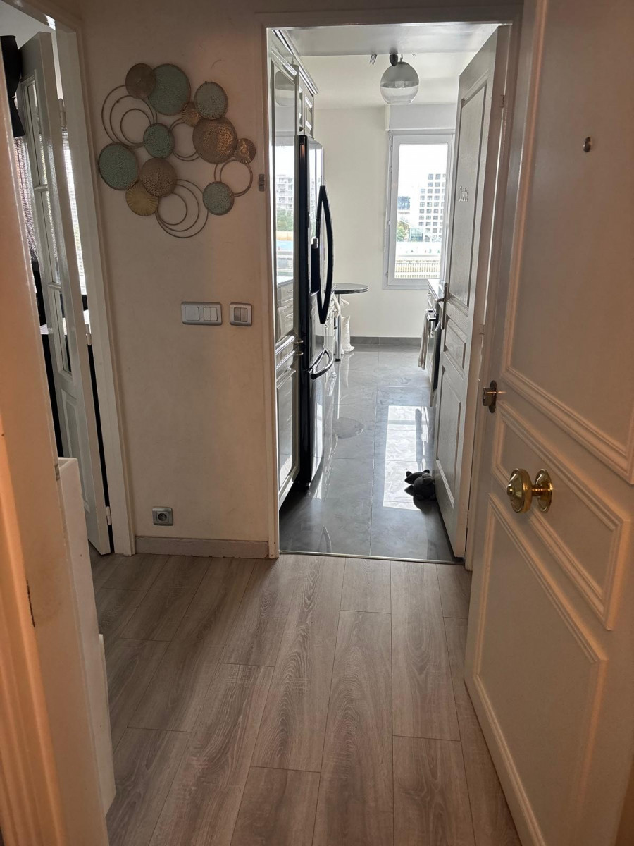 
                                                Location
                                                 3 pièces balcon