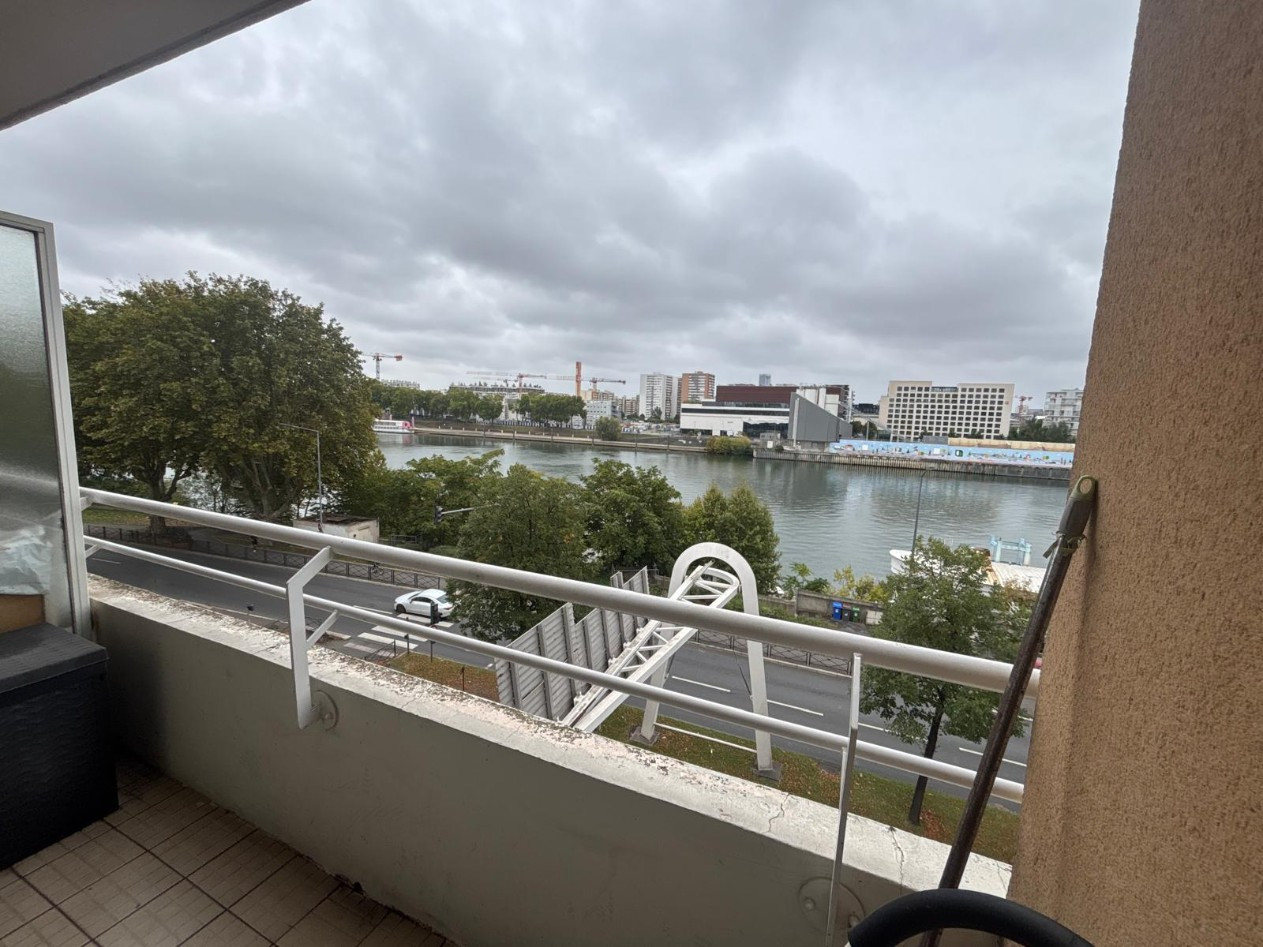 Location
                                                 3 pièces balcon