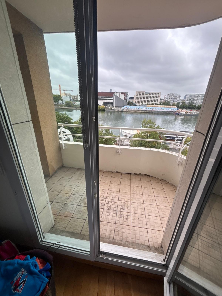 Location
                                                 3 pièces balcon