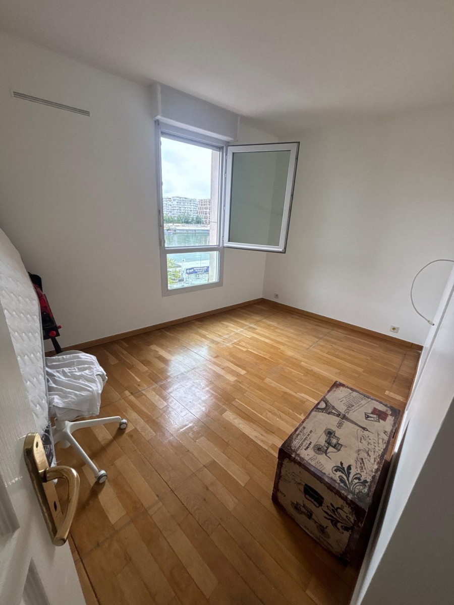 Location
                                                 3 pièces balcon