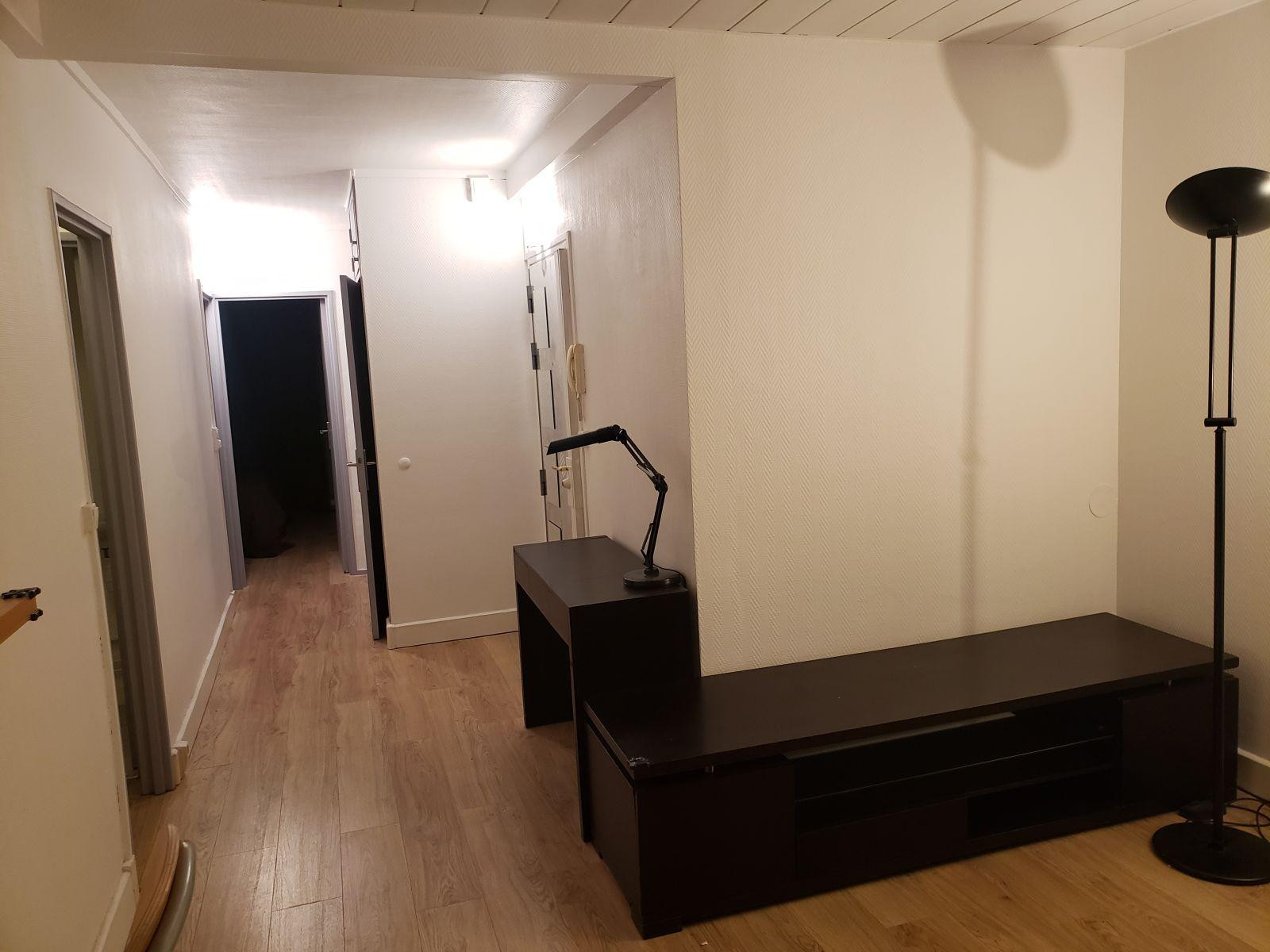 
                                                Location
                                                 3 pièces de 56m2+, très bien situé