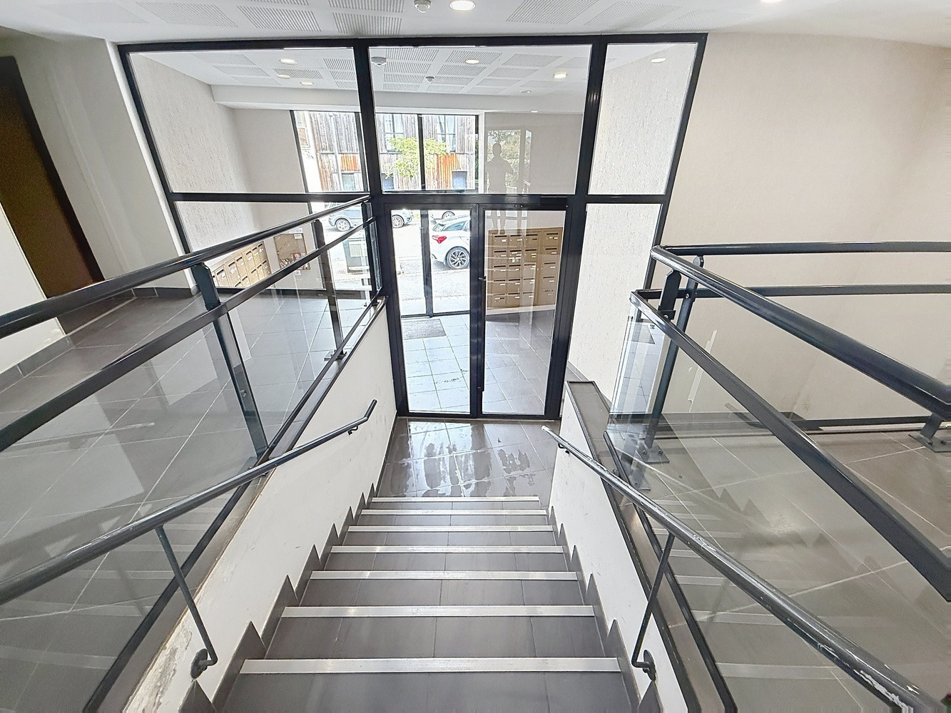 
                                                Vente
                                                 3 pièces de 60,5m² dans immeuble récent avec balcon et parking
