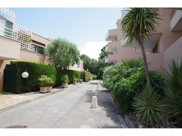
                                                Vente
                                                 3 pièces dernier étage Nice ouest avec terrasse et piscine VUE MER