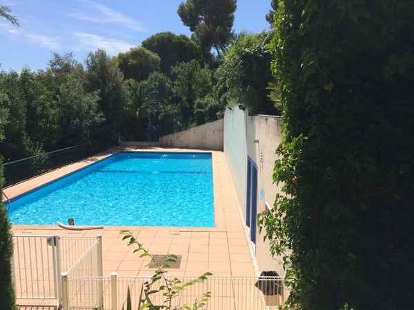 
                                                Vente
                                                 3 pièces dernier étage Nice ouest avec terrasse et piscine VUE MER