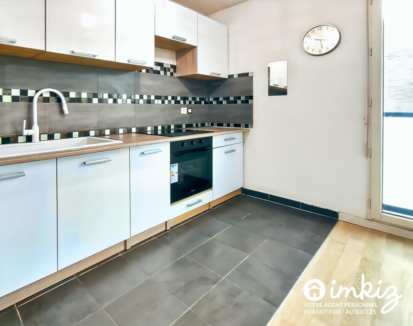 
                                                Vente
                                                 3 pièces lumineux avec parking