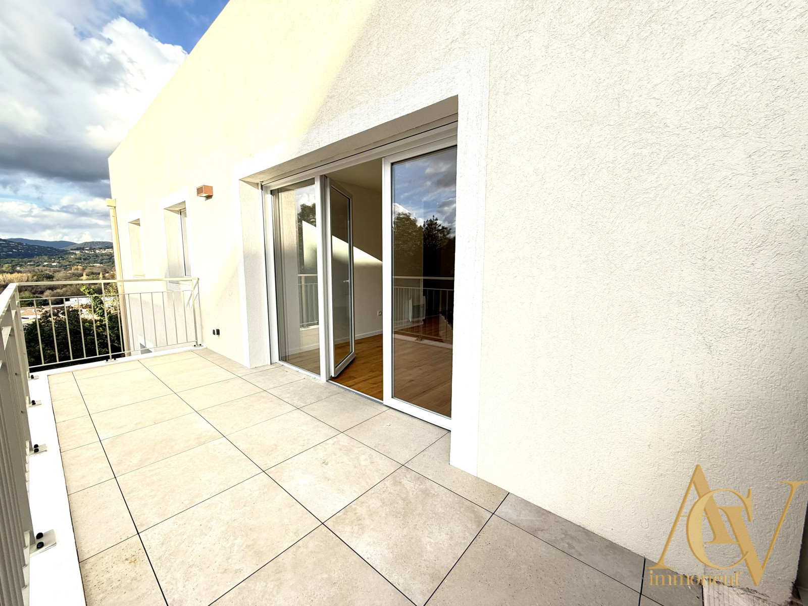 
                                                Vente
                                                 3 pièces Lumineux - Jolie Vue dégagée sur Grimaud