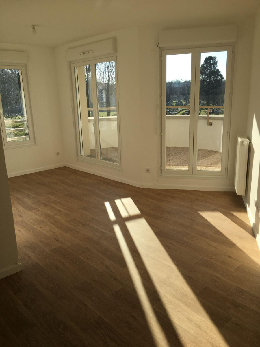 
                                                Location
                                                 3 pièces -Proche des transports