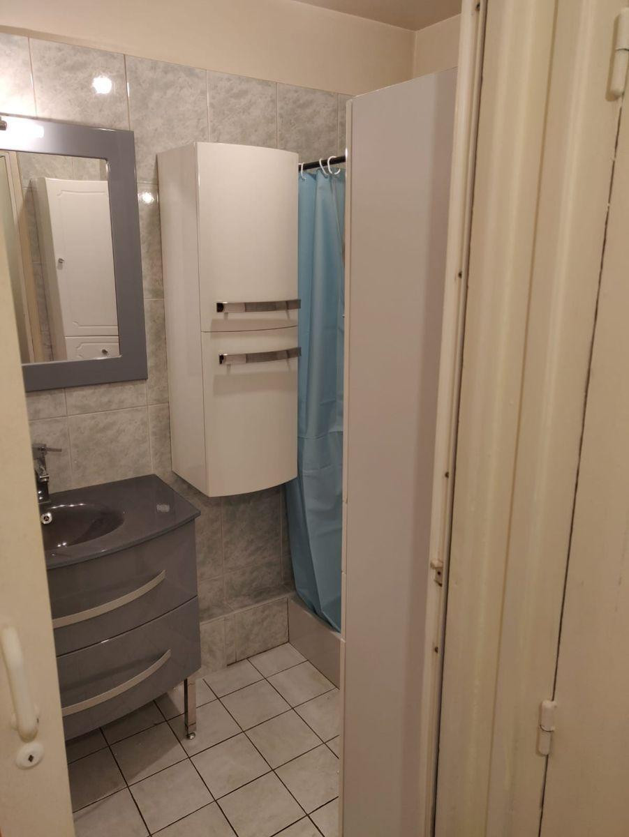 
                                                Location
                                                 3 pièces quartier pavillonnaire proche centre vill