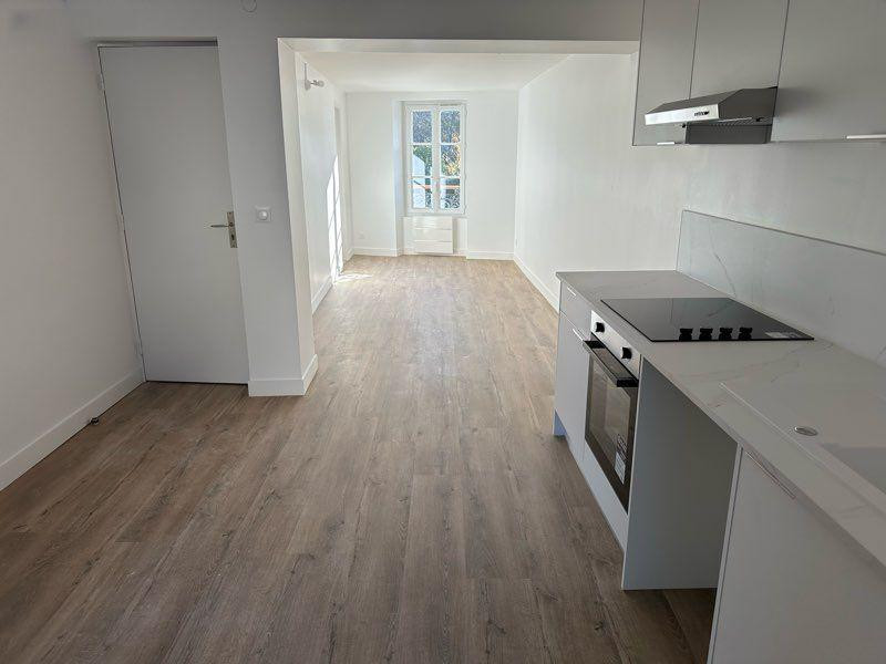 
                                                Location
                                                 3 pièces rénové centre ville Rueil
