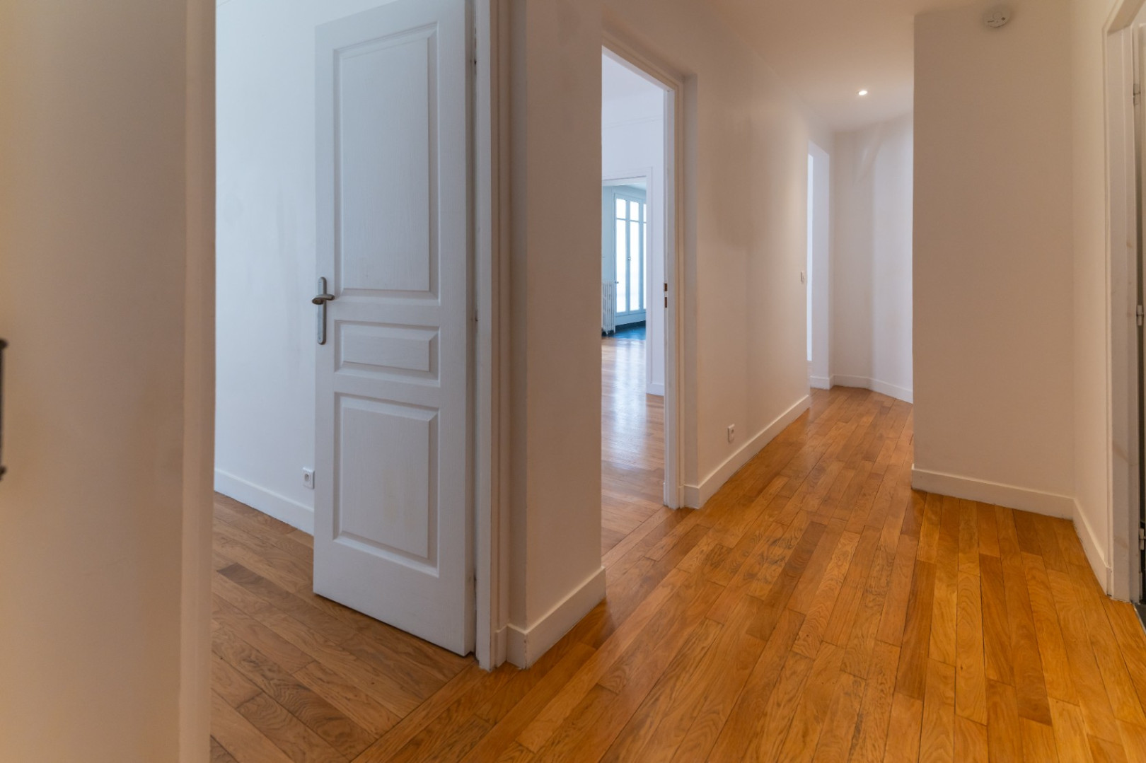 
                                                Vente
                                                 3 PIECES SUR RUE