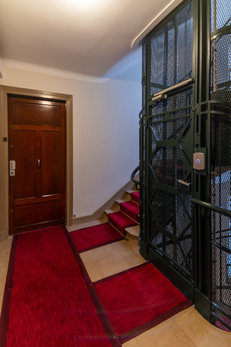 
                                                Vente
                                                 3 PIECES SUR RUE