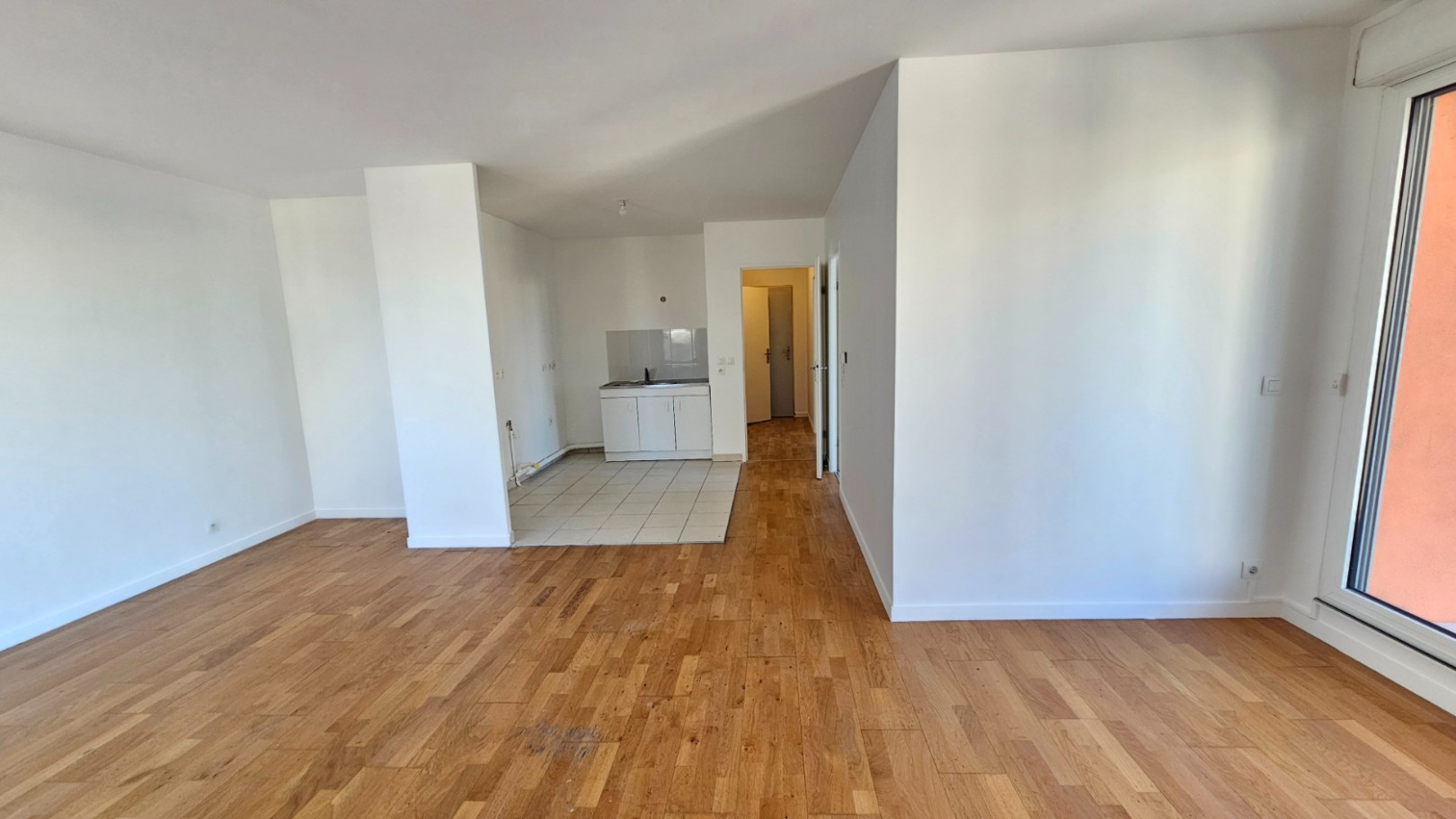 
                                                Vente
                                                 3 PIECES TRES BON ETAT