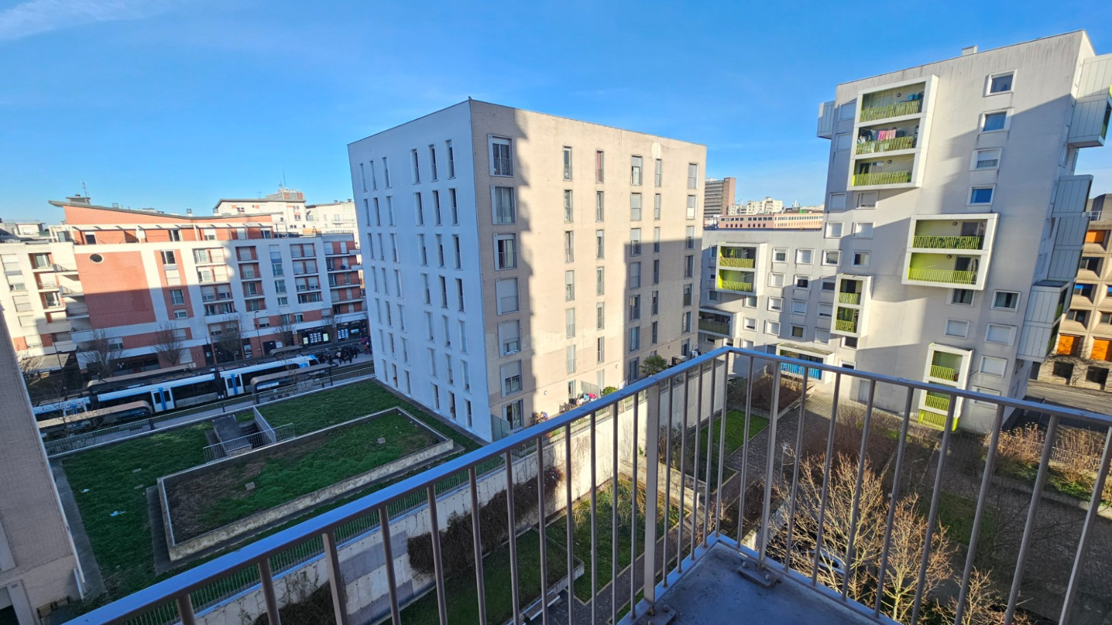 
                                                Vente
                                                 3 PIECES TRES BON ETAT