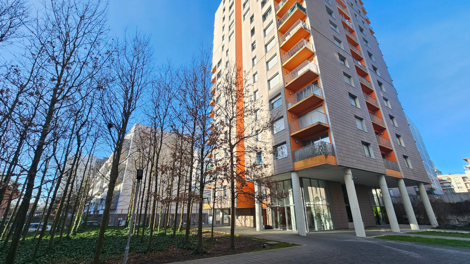 
                                                Vente
                                                 3 PIECES TRES BON ETAT