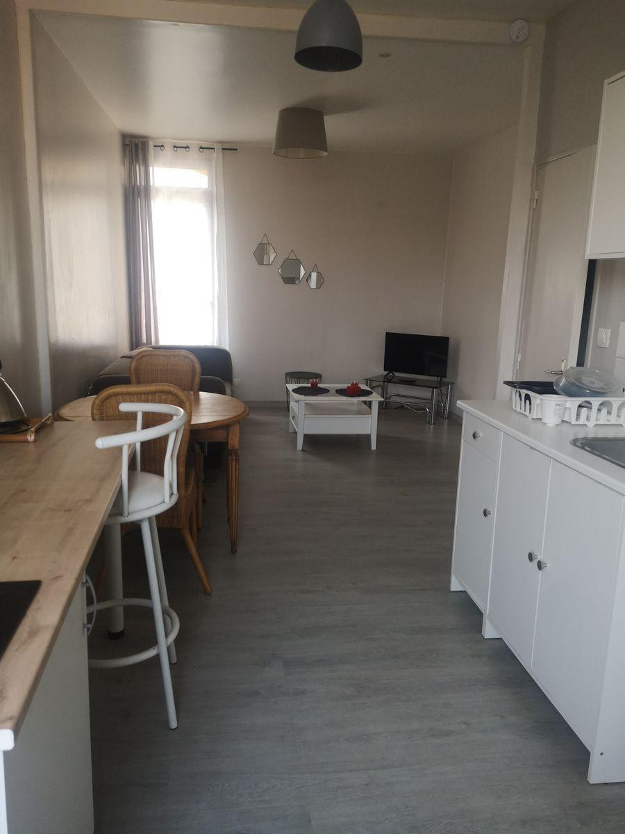 
                                                Location
                                                 34 m2 cosy calme eau froide comprise dans le loyer