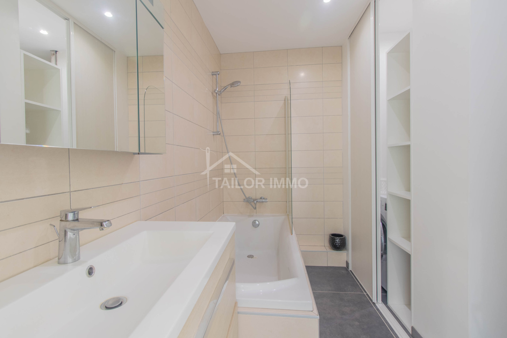 
                                                Location
                                                 37 rue d’Inkermann