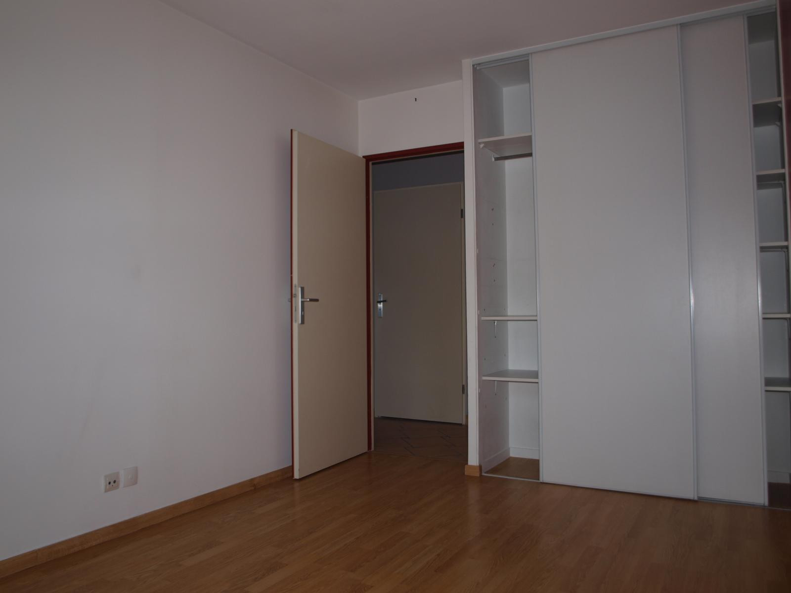 
                                                Location
                                                 3Pieces 66M2 à 4 min à pieds RER A Bry sur Marne