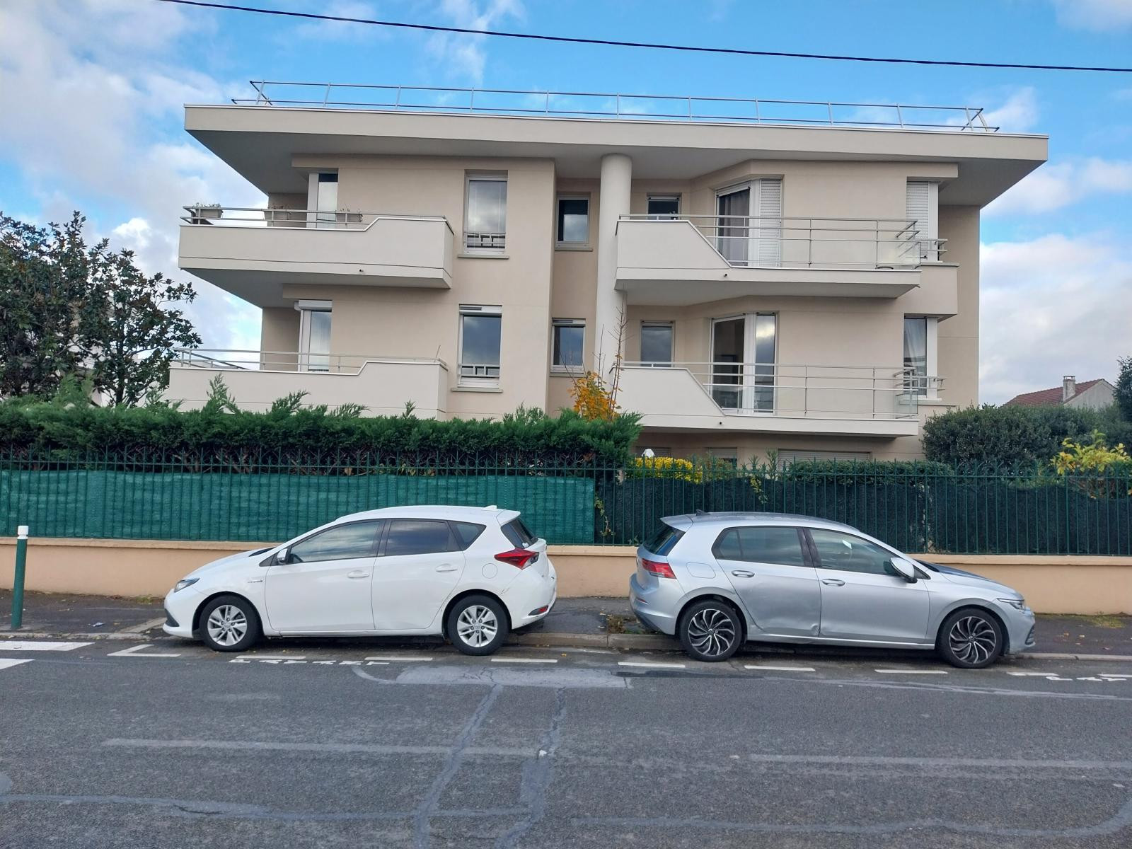 
                                                Location
                                                 3Pieces 66M2 à 4 min à pieds RER A Bry sur Marne