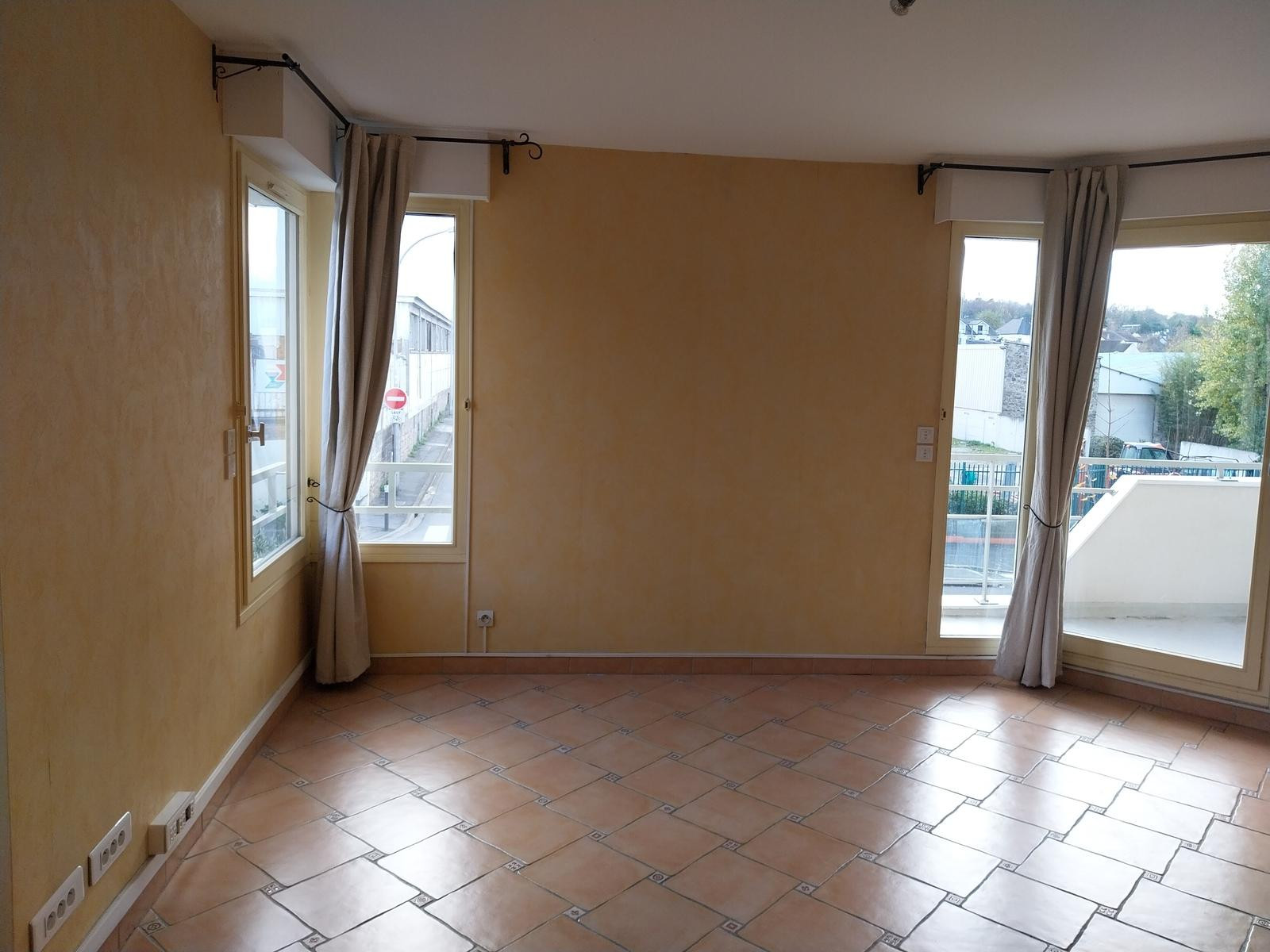 
                                                Location
                                                 3Pieces 66M2 à 4 min à pieds RER A Bry sur Marne