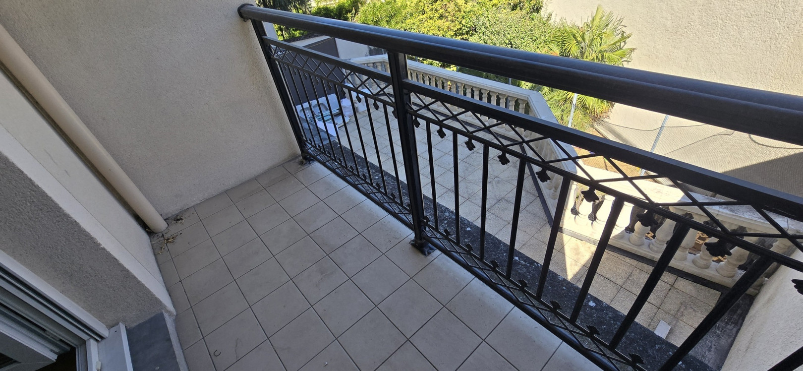 
                                                Location
                                                 4/5 PIECES +2 PARKING+ CAVE + PETIT BALCON