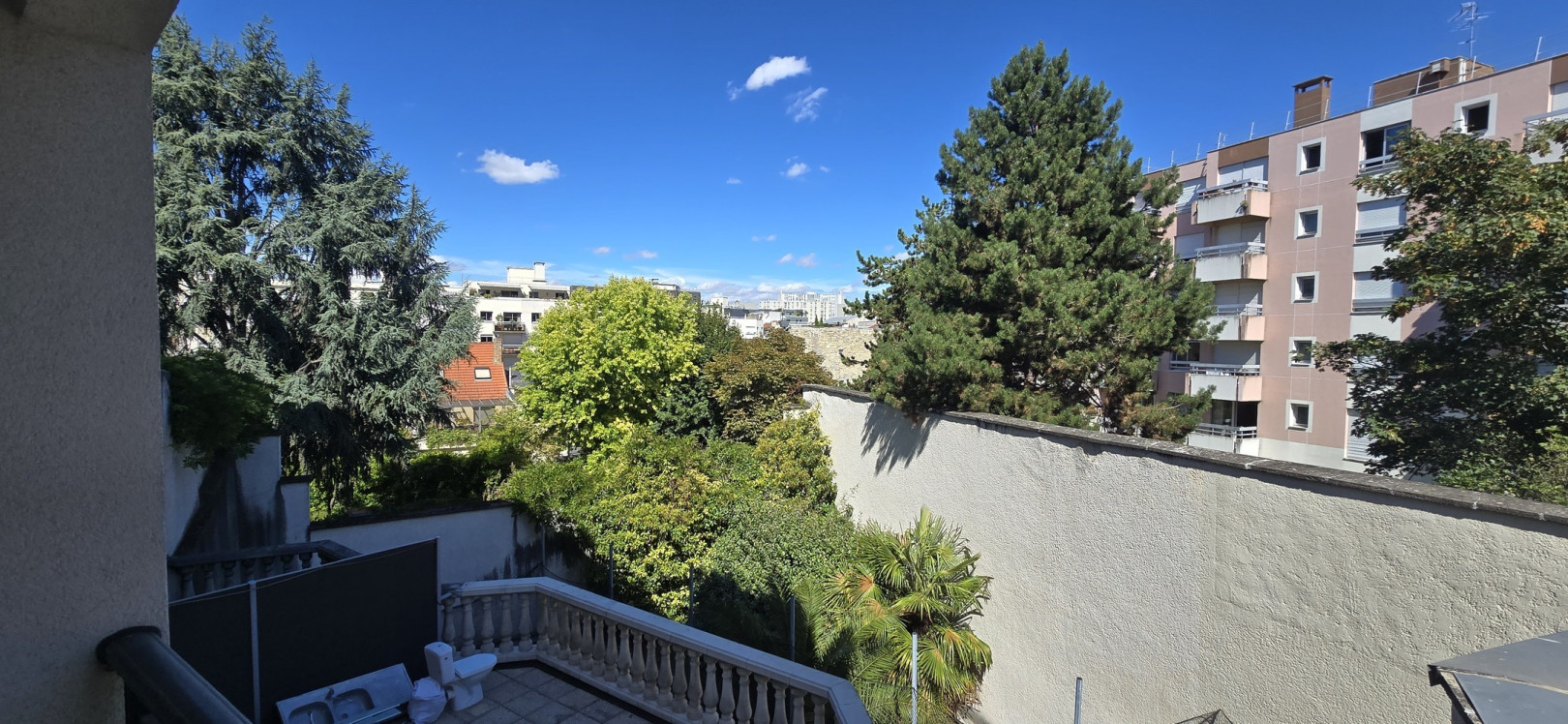 
                                                Location
                                                 4/5 PIECES +2 PARKING+ CAVE + PETIT BALCON
