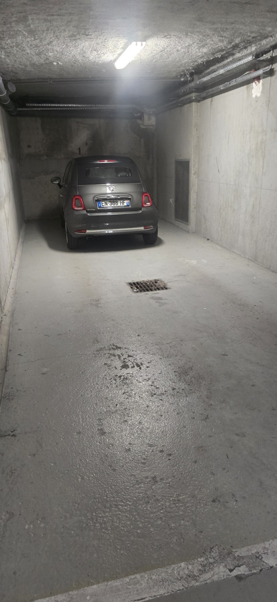 
                                                Location
                                                 4/5 PIECES +2 PARKING+ CAVE + PETIT BALCON
