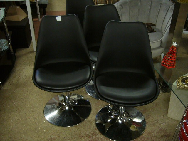 
                                                Meuble
                                                 4 chaises noires, promotion