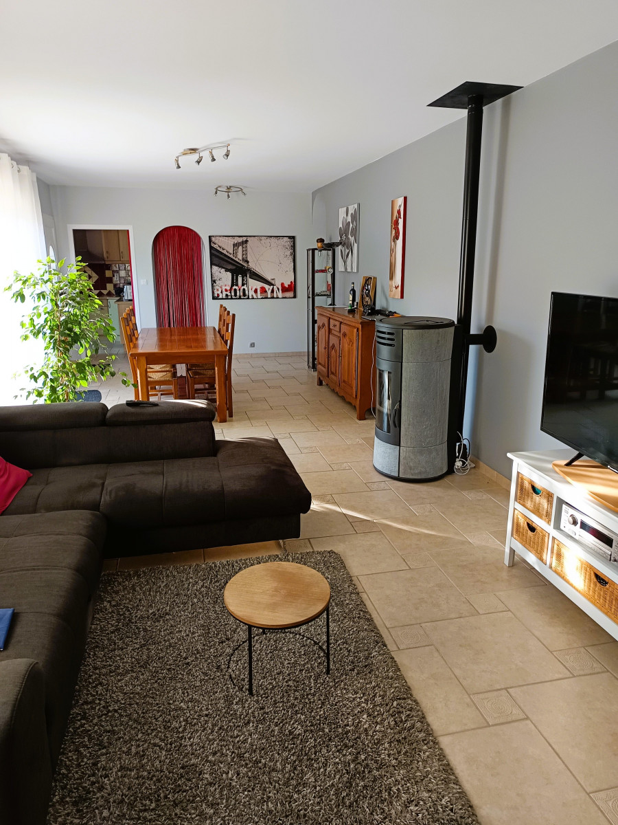 
                                                Vente
                                                 4 pièces + 2 chambres et piscine