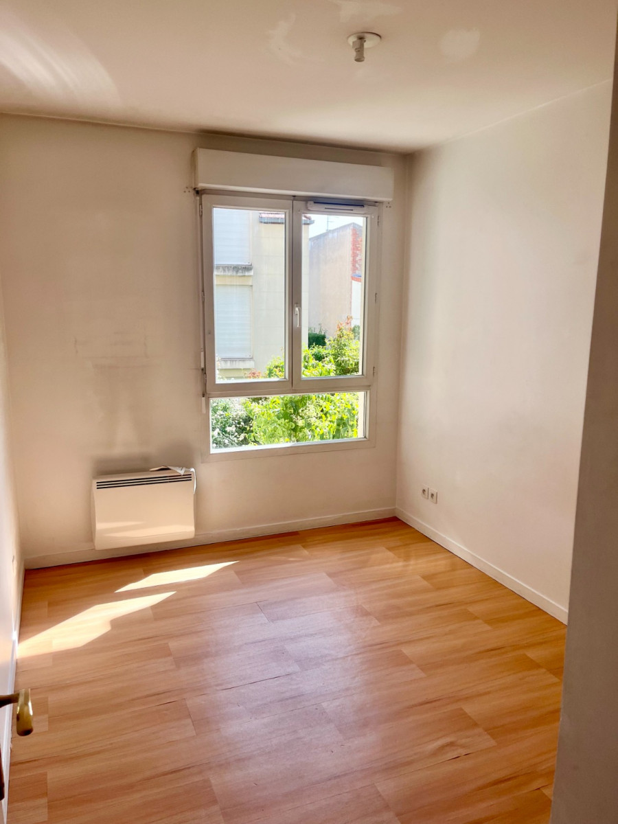 
                                                Location
                                                 4 pièces 3 chambres