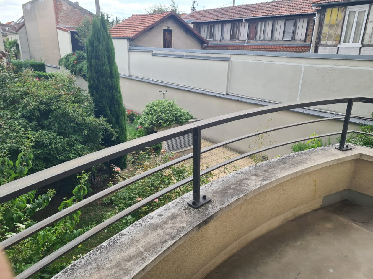 
                                                Location
                                                 4 pièces 3 chambres