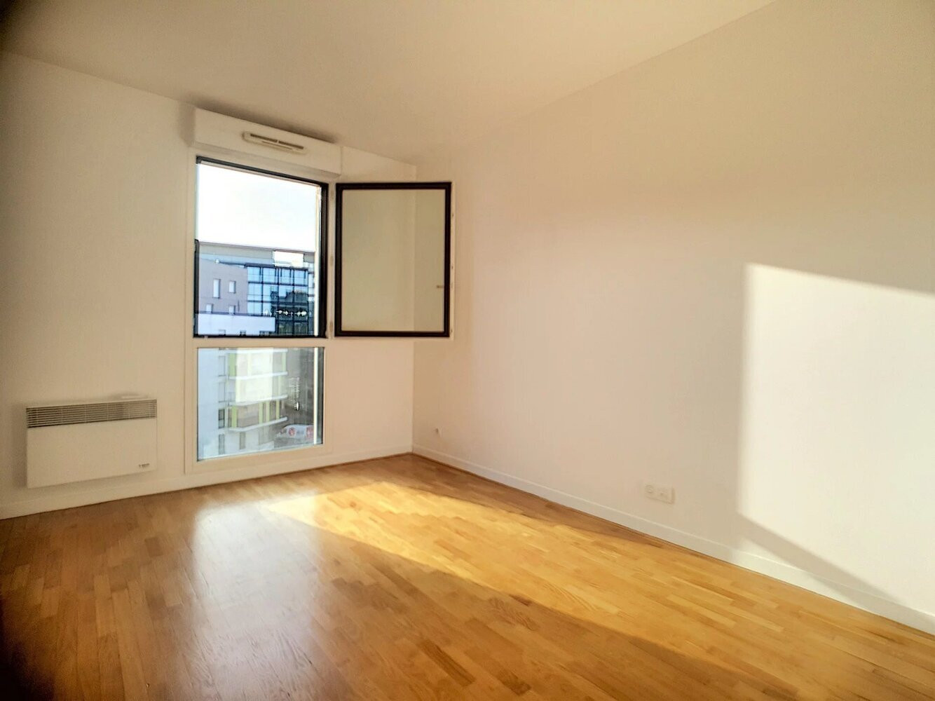 
                                                Vente
                                                 4 pièces 90m² éco quartier quais de Seine