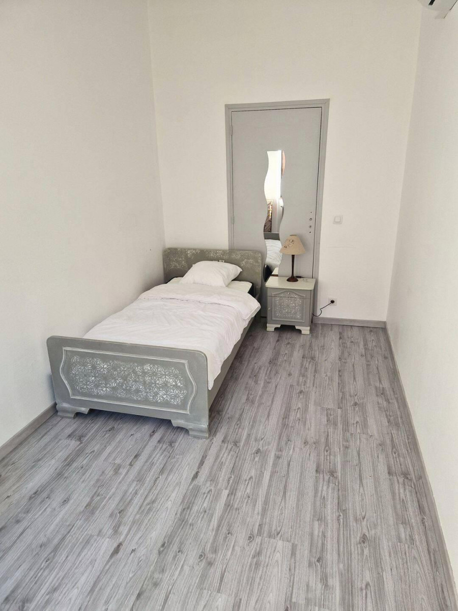 
                                                Location
                                                 4 Pieces 93m² Climatisé