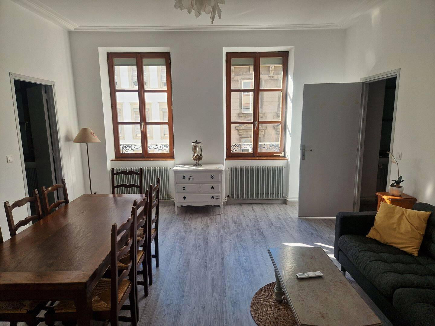 
                                                Location
                                                 4 Pieces 93m² Climatisé