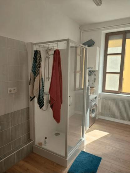 
                                                Location
                                                 4 Pieces 93m² Climatisé