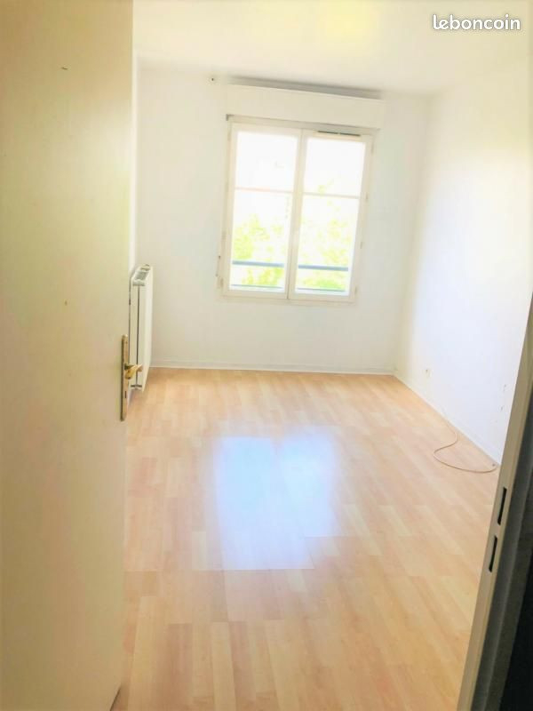 
                                                Location
                                                 4 pièces de 75m² non meublé avec balcon de 6 m