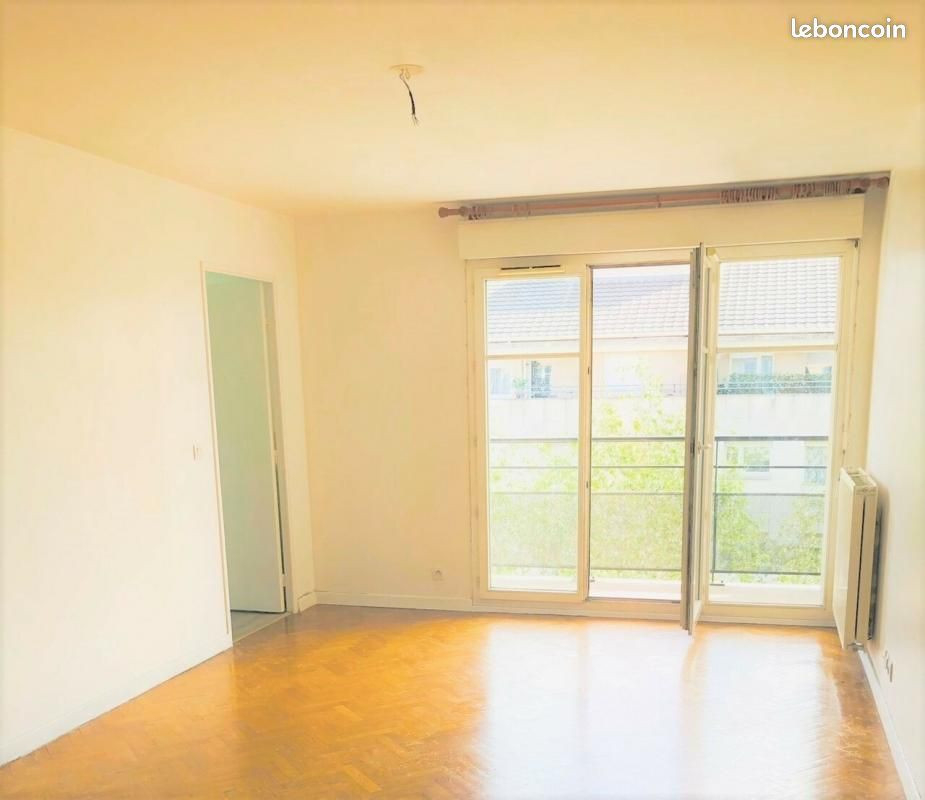 
                                                Location
                                                 4 pièces de 75m² non meublé avec balcon de 6 m