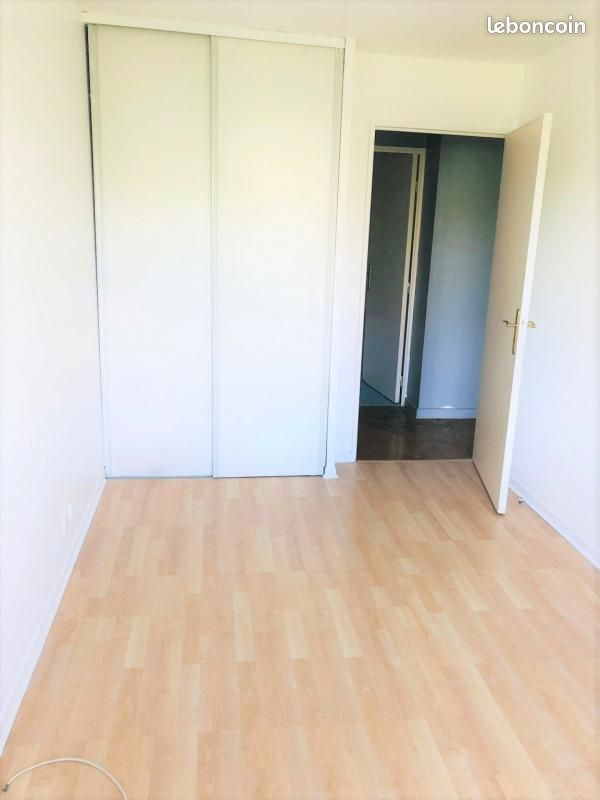 
                                                Location
                                                 4 pièces de 75m² non meublé avec balcon de 6 m