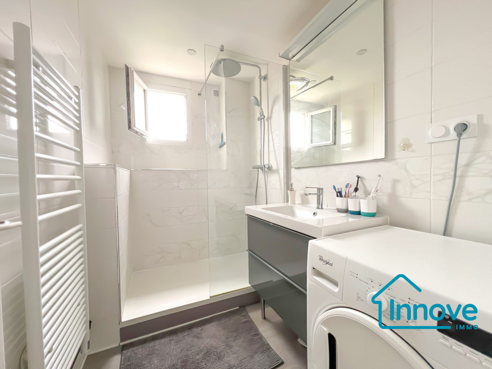 
                                                Vente
                                                 4 PIÈCES LUMINEUX  67 m²  BOX & CAVE