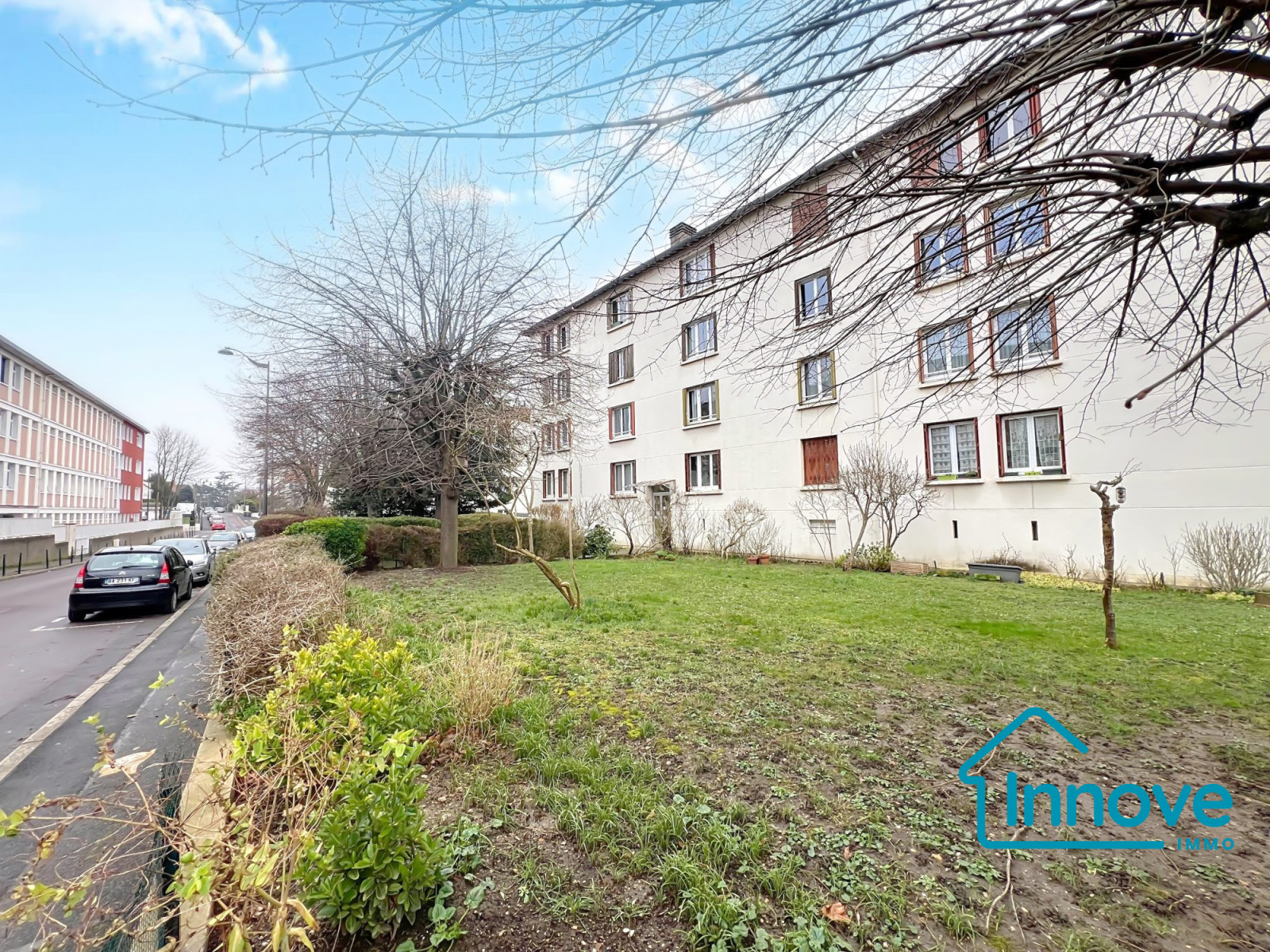 
                                                Vente
                                                 4 PIÈCES LUMINEUX  67 m²  BOX & CAVE