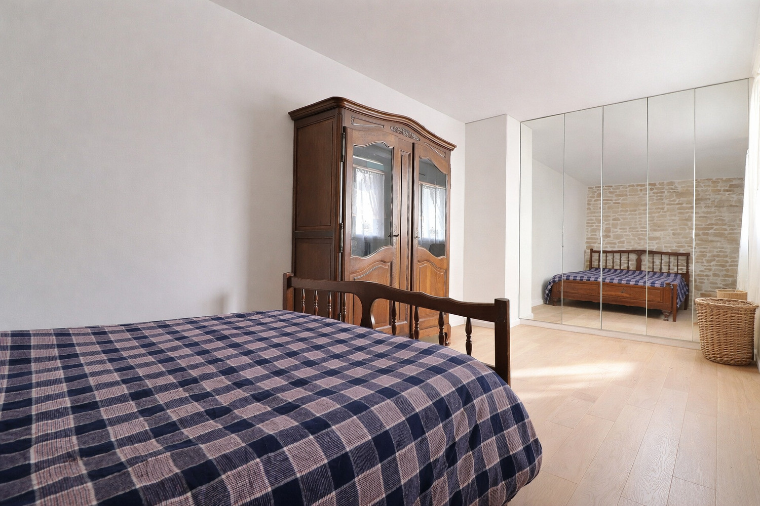 
                                                Vente
                                                 4 Pièces Lumineux de 82m² avec Jardin 120m²