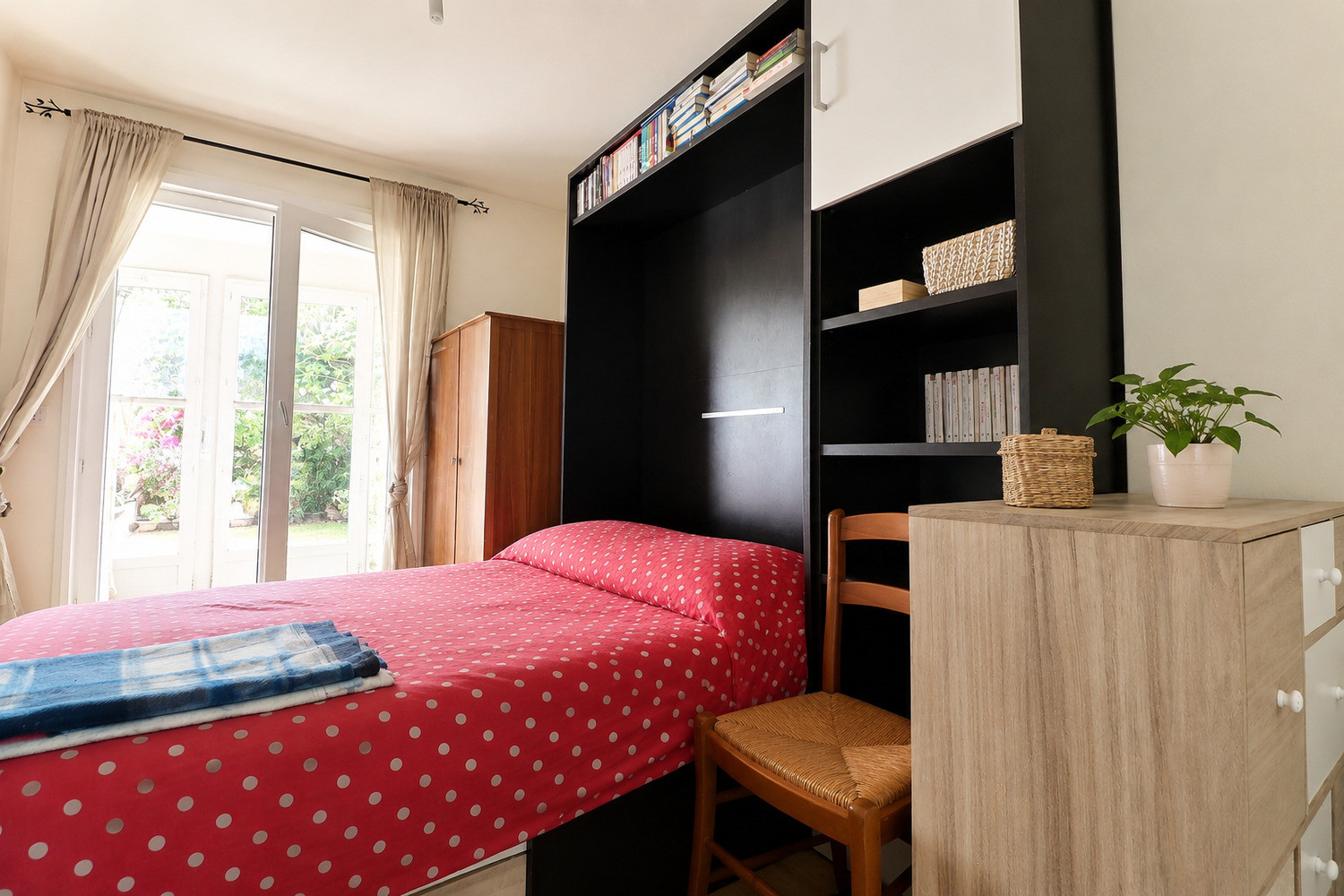 
                                                Vente
                                                 4 Pièces Lumineux de 82m² avec Jardin 120m²