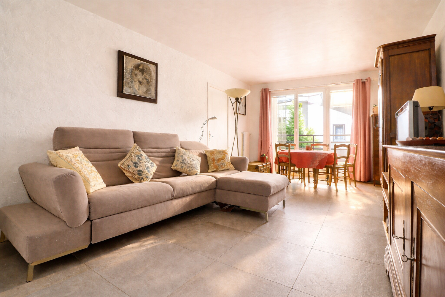 
                                                Vente
                                                 4 Pièces Lumineux de 82m² avec Jardin 141m²