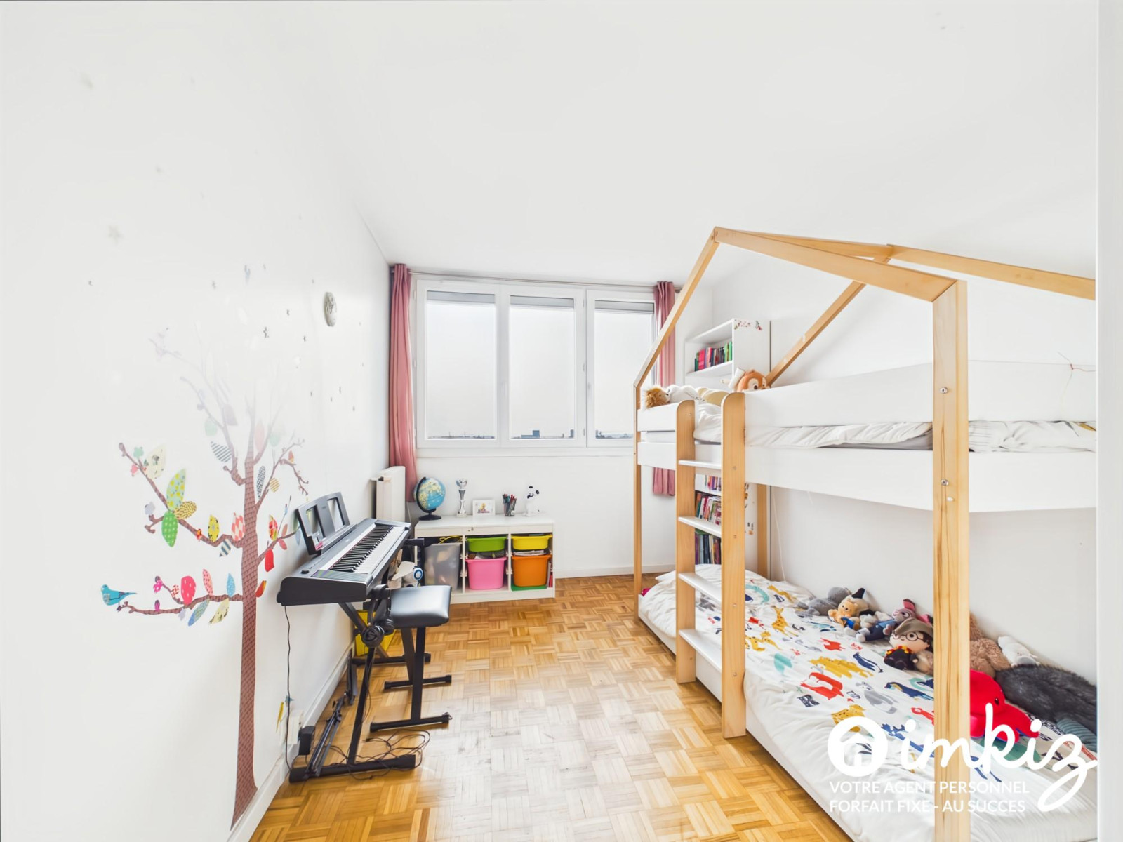 
                                                Vente
                                                 4 pièces lumineux en dernier étage