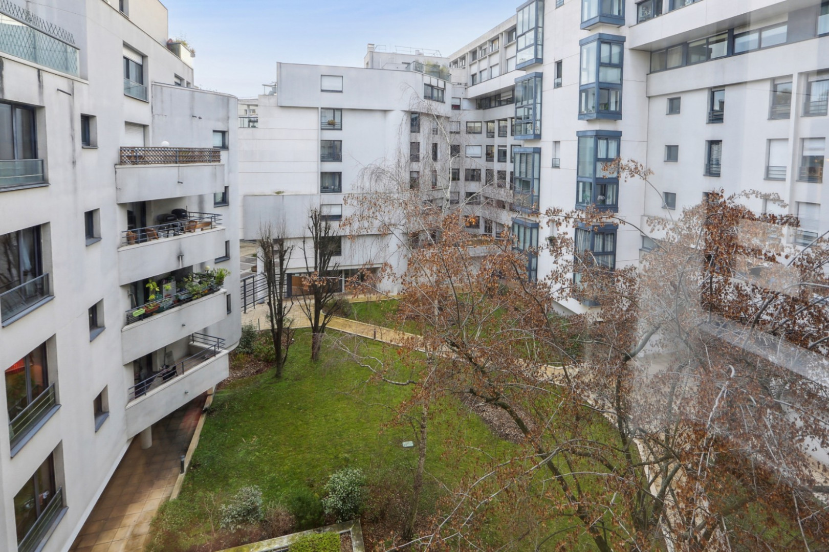 
                                                Vente
                                                 4 PIECES PARFAIT ETAT