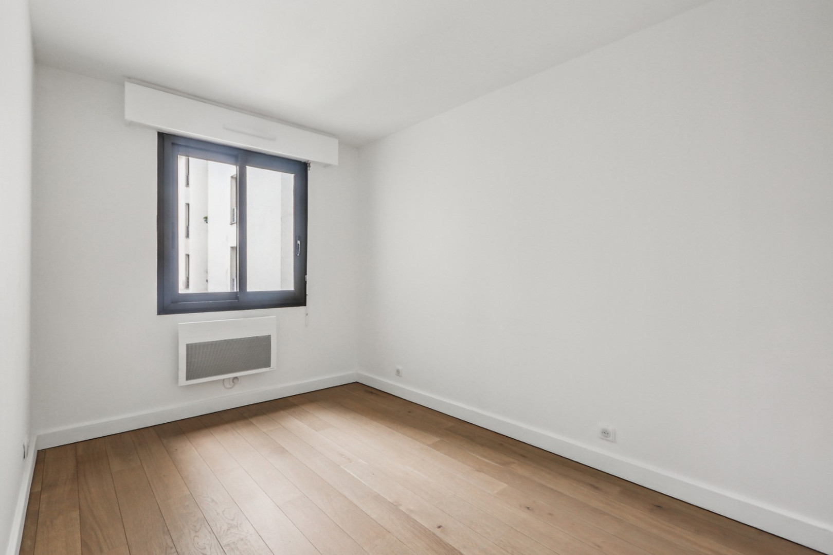 
                                                Vente
                                                 4 PIECES PARFAIT ETAT