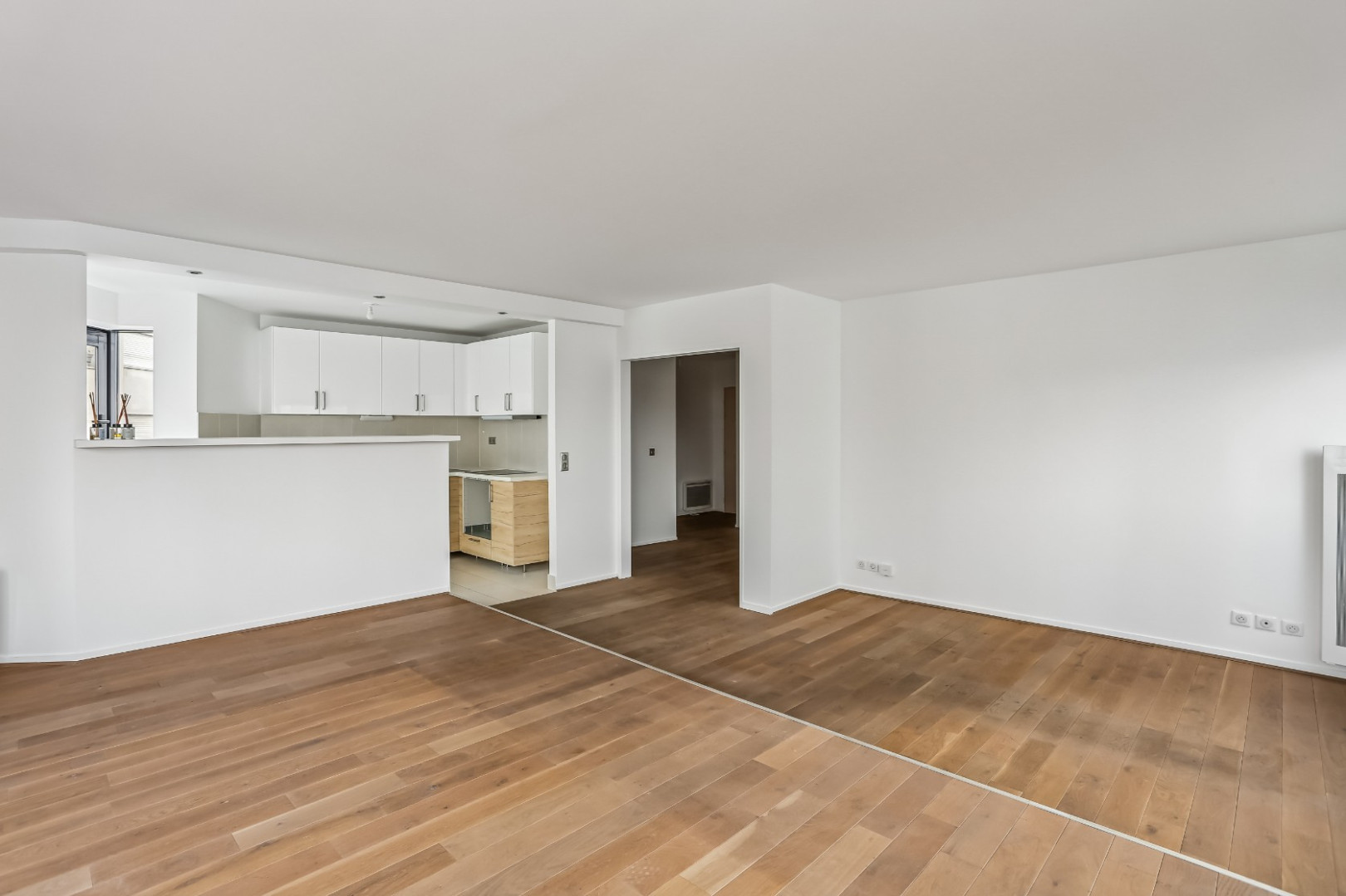 
                                                Vente
                                                 4 PIECES PARFAIT ETAT